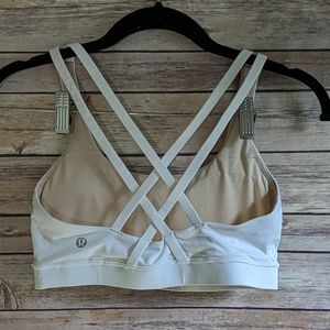 Lululemon White Energy Bra with Bra Pads Inside